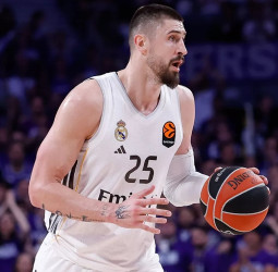 El Baskonia negocia el fichaje de Alex Len para tapar el hueco que dejó Diop