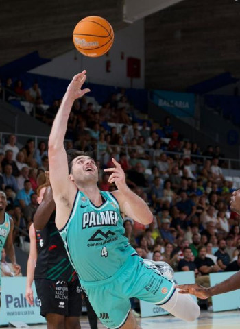 Cajasiete Gran Canaria and Iberolea Palencia Flex Muscle in Dominant Opening Performances