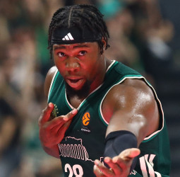 Obradovic vuelve al banquillo del Panathinaikos con una exhibición defensiva ante el París (91-72)