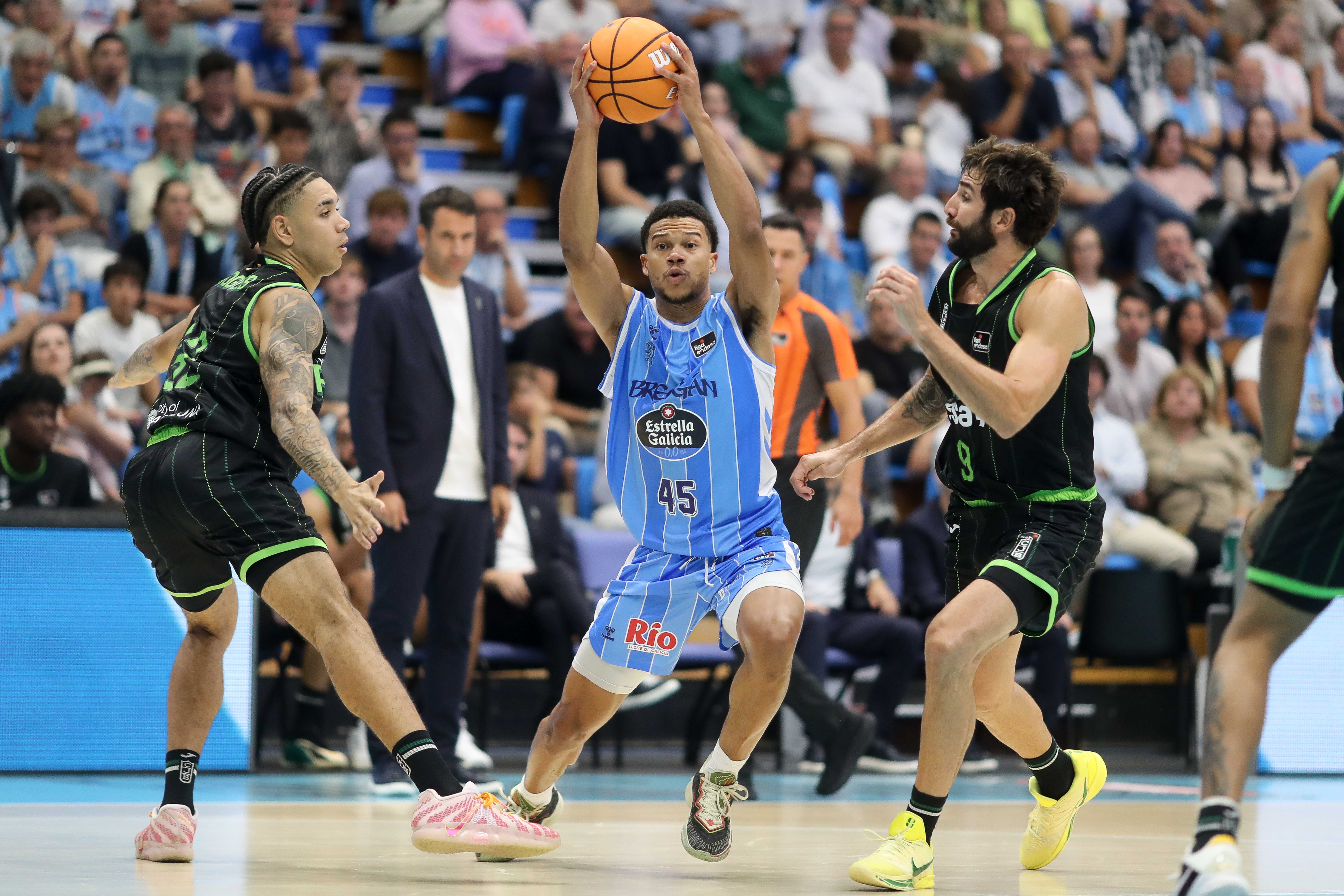 Rasier Bolton, Brandon Childress y Alonzo Verge, puntos y creatividad estadounidense para el curso dorado del baloncesto gallego