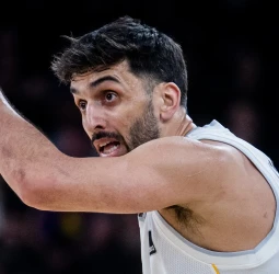 El Real Madrid abusa de un diezmado Baskonia (121-80)