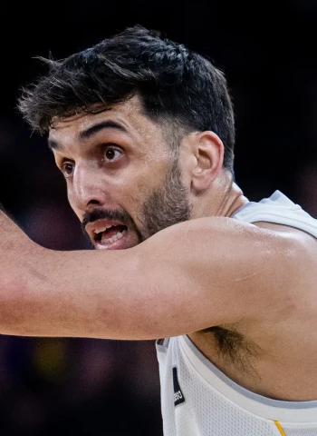 Real Madrid Dominates Depleted Baskonia (121-80)