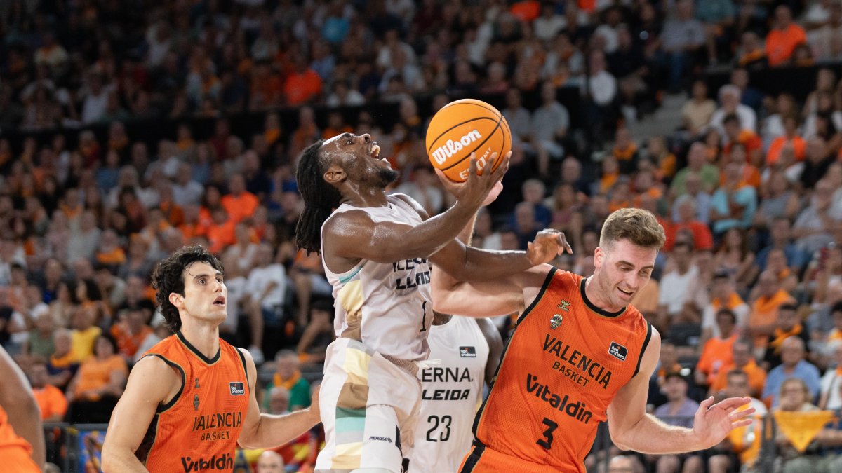 Resumen de la jornada 1 de la Liga Endesa: el Lleida sorprende en Valencia y el Obradoiro vuelve ganando
