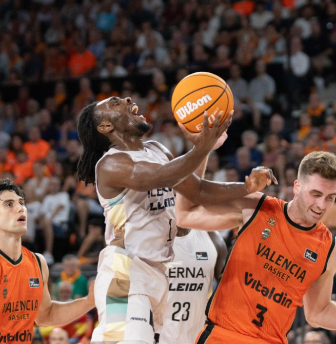 Resumen de la jornada 1 de la Liga Endesa: el Lleida sorprende en Valencia y el Obradoiro vuelve ganando