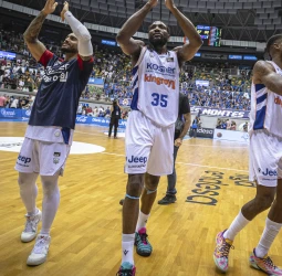 El Baskonia remonta nueve puntos en dos minutos y gana en Burgos con un 2+1 de Baugh (97-98)