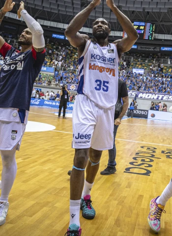 Baskonia Stages Stunning Comeback, Wins at Burgos 97-98 with Baugh's Crucial And-One