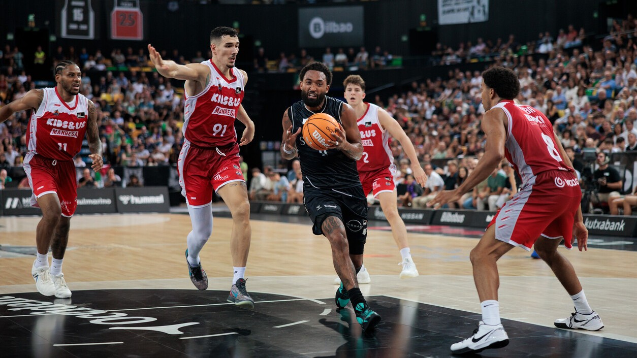 El Surne Bilbao arranca la Liga Endesa arrollando al Manresa en Miribilla (107-92)