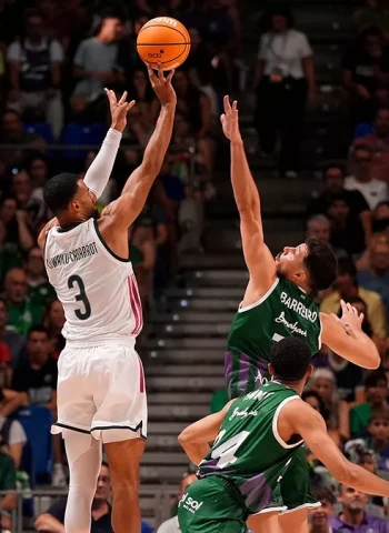 El Real Madrid arrolla al Unicaja en el Carpena (74-113) y revalida el Costa del Sol