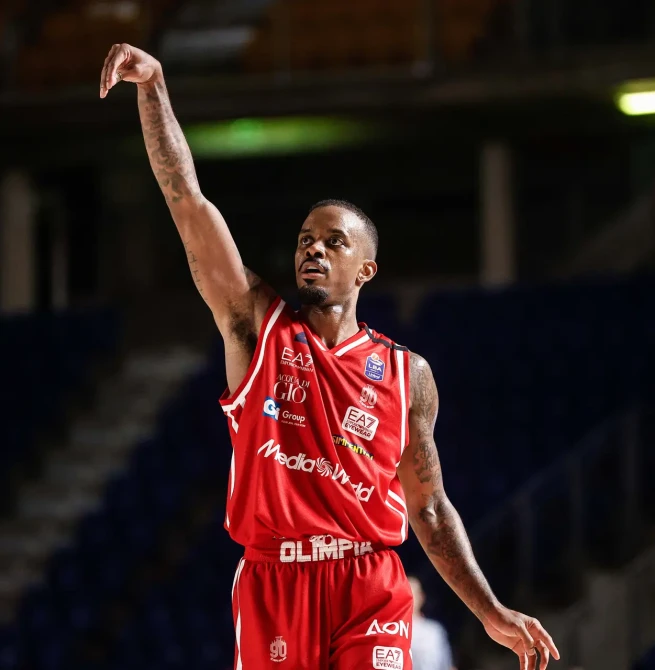 Lorenzo Brown Remains Without Team, Trapped in Contract He Cannot Terminate