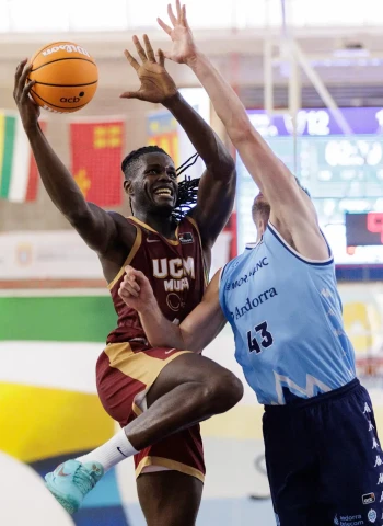 El UCAM Murcia encadena su tercera victoria holgada y se lleva el Memorial de San Javier (91-65)