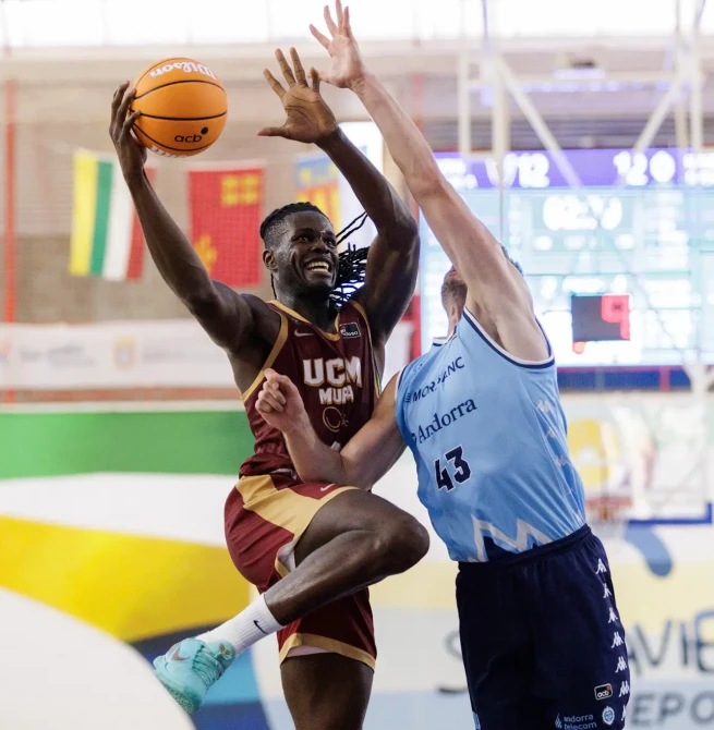 El UCAM Murcia encadena su tercera victoria holgada y se lleva el Memorial de San Javier (91-65)