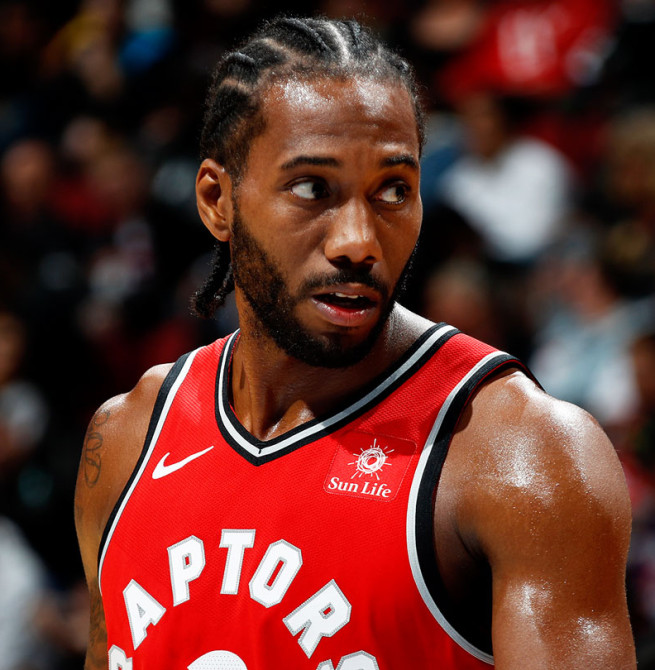 Kawhi Leonard extiende con los Raptors por dos años y 115 millones