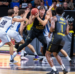 La Laguna Tenerife estrena la EuroCup con victoria ante el Türk Telekom (82-75)