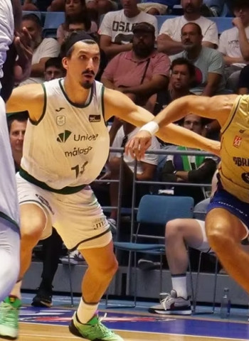 El Obradoiro remonta trece puntos pero se queda sin el Trofeo Xacobeo ante el Unicaja (84-86)