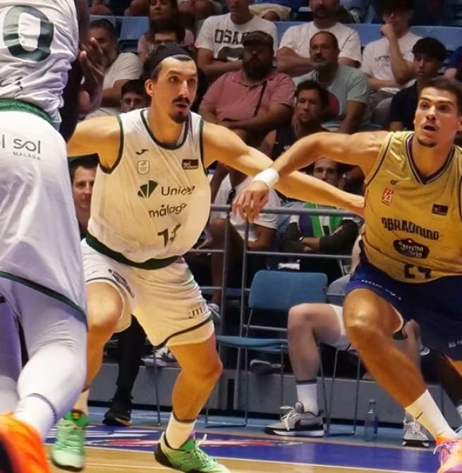 El Obradoiro remonta trece puntos pero se queda sin el Trofeo Xacobeo ante el Unicaja (84-86)