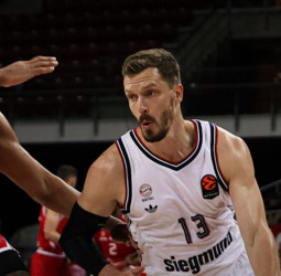 El Bayern sobrevive al arreón final del Hapoel y estrena la era Gavel con victoria (84-86)