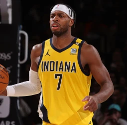 Buddy Hield, traspasado a los Hornets