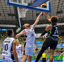 El Bilbao remonta y se lleva el Torneo Coliseum ante el Leyma Coruña (90-96)