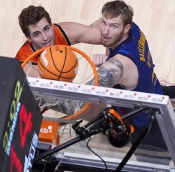 El Barça sabe sufrir y se convierte en el segundo finalista de la Supercopa (86-87)