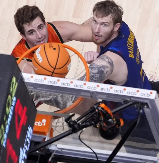 El Barça sabe sufrir y se convierte en el segundo finalista de la Supercopa (86-87)