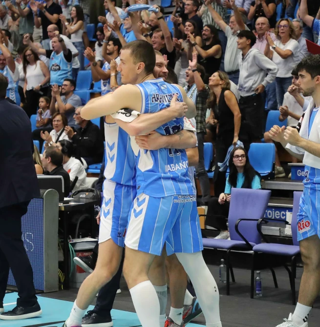 Río Breogán resiste los embates de Asisa Joventut y se estrena con victoria (110-104)