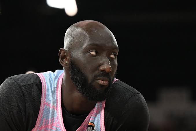 Tacko Fall vuelve a la NBA cuatro años después con un Exhibit 10 de los Sixers