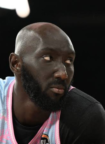 Tacko Fall vuelve a la NBA cuatro años después con un Exhibit 10 de los Sixers