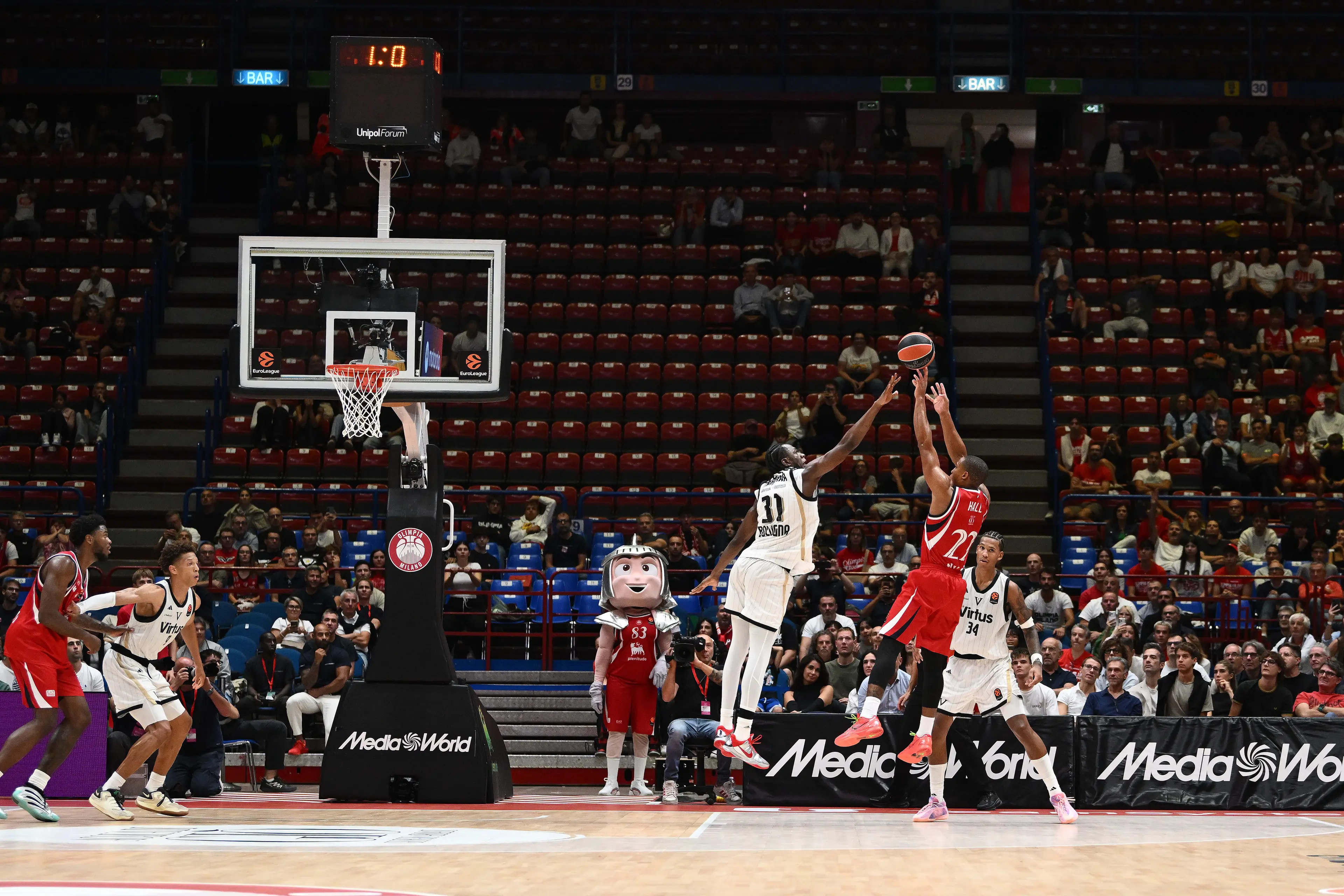 Devon Hall decide el derbi italiano sobre la bocina (87-85)