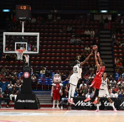 Devon Hall decide el derbi italiano sobre la bocina (87-85)