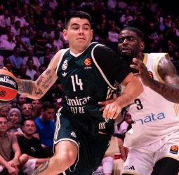 Un triple de McKinley Wright en el último minuto tumba al Real Madrid en Dubái (78-77)