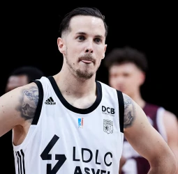Thomas Heurtel ficha por el AEK y se estrena en la Basketball Champions League