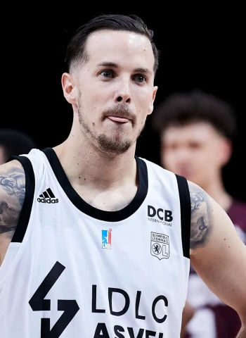 Thomas Heurtel ficha por el AEK y se estrena en la Basketball Champions League