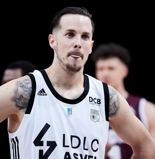 Thomas Heurtel ficha por el AEK y se estrena en la Basketball Champions League