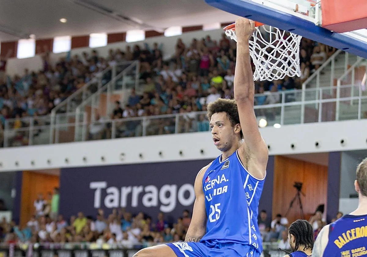 El Baskonia añade a Zacharie Perrin a su lista para la pintura mientras decide con Alex Len