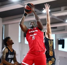 Olympiacos alarga un mes más a Bryant Dunston, doble campeón de la EuroLeague a los 40 años