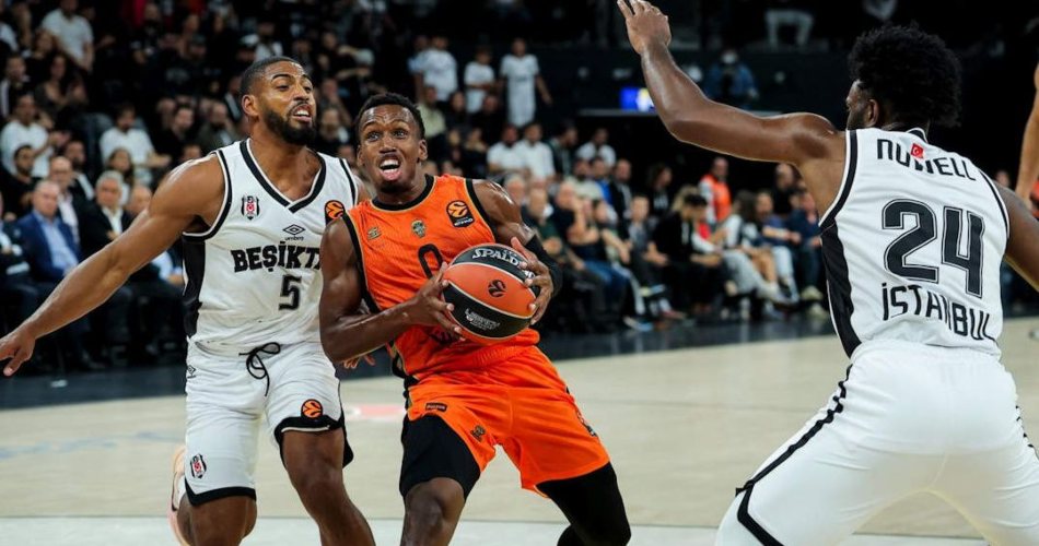 TJ Shorts decide en Estambul y el Valencia se estrena en la EuroLeague con un triunfo agónico (94-96)