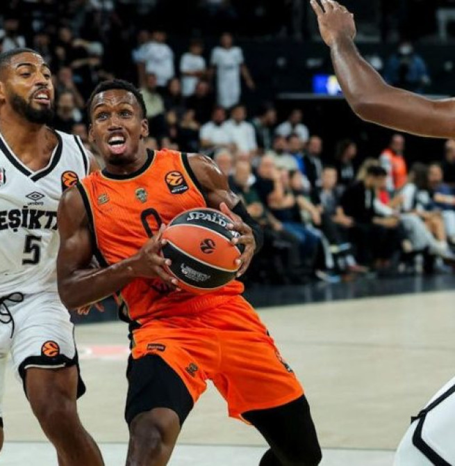 TJ Shorts decide en Estambul y el Valencia se estrena en la EuroLeague con un triunfo agónico (94-96)