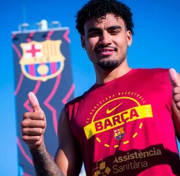 Justin Minaya apuntala la defensa del Barça