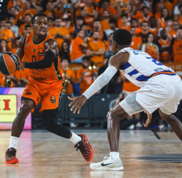 Valencia Basket arrasa a Baskonia y firma un estreno europeo perfecto en el Roig Arena (111-88)