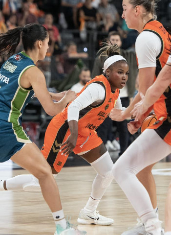 Valencia Basket se recupera con solvencia del tropiezo en Mallorca a costa de Avenida