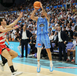 Francis Alonso sigue subiendo su nivel