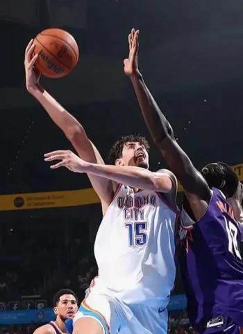 Noche NBA: Aday Mara y Hugo González brillan; De Larrea se lesiona