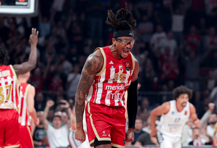 Mike James Injured in Anadolu Efes Loss to Crvena Zvezda in Belgrade (77-72)