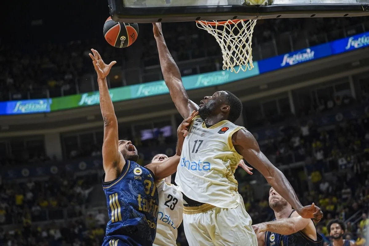Fenerbahce Defeats Dubai 76-66, Remains Unbeaten