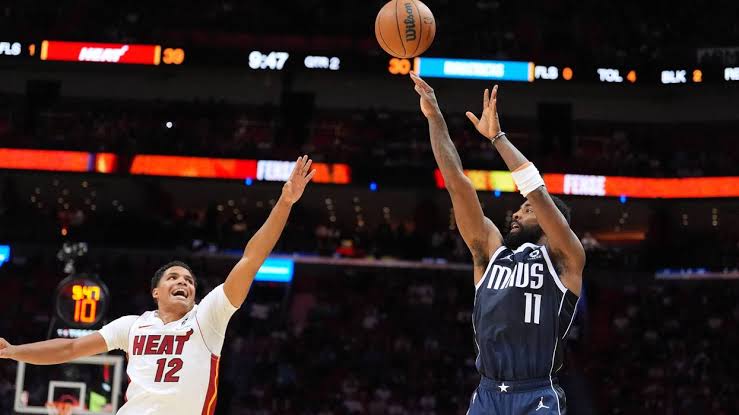 Flagg Decides in Miami as De Larrea Suffers Injury (113-109)