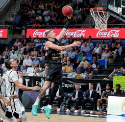 La Laguna Tenerife 96-71 Maxima Roma: un 18-3 inicial marca el camino