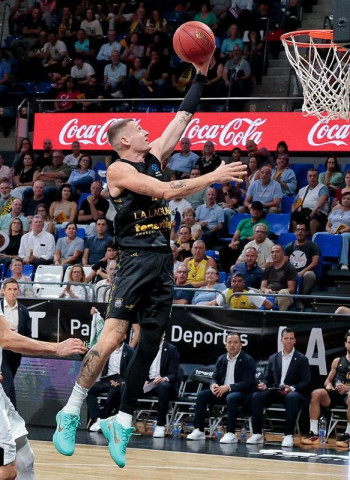 La Laguna Tenerife 96-71 Maxima Roma: un 18-3 inicial marca el camino
