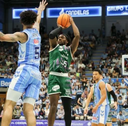 El Unicaja asalta el Pazo y frena al Rio Breogán (90-103)