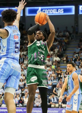 El Unicaja asalta el Pazo y frena al Rio Breogán (90-103)