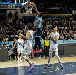 Kuric guía la primera victoria del MoraBanc Andorra ante el Breogán (108-102)